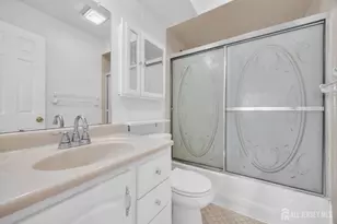 303 Michaels Ct, Woodbridge Township, NJ 07095 - Photo 15