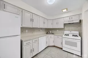 303 Michaels Ct, Woodbridge Township, NJ 07095 - Photo 9