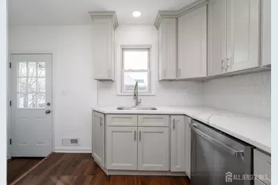 311 Chestnut Street, Middlesex, NJ 08846 - Photo 11