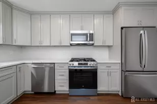 311 Chestnut St, Middlesex, NJ 08846 - Photo 9