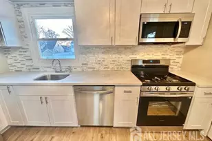 5 Gardner Ct, Sayreville, NJ 08872 - Photo 9