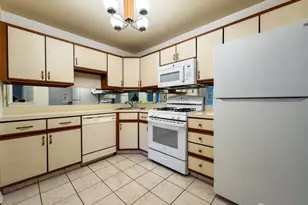 312 Raintree Ct, Helmetta, NJ 08828 - Photo 5