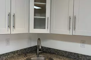 402 Rittenhouse Ct, North Brunswick Township, NJ 08902 - Photo 9