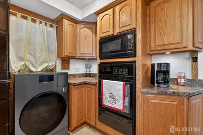 77 W Arthur Place, Iselin, NJ 08830 - Photo 9