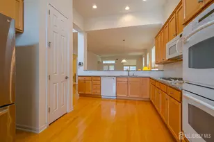 37 Andover Dr, South Brunswick Township, NJ 08824 - Photo 15