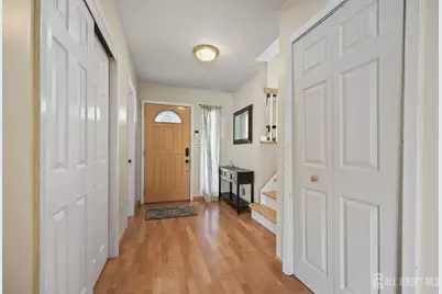 29 Hollywood Drive, Woodbridge Township, NJ 07095 - Photo 5