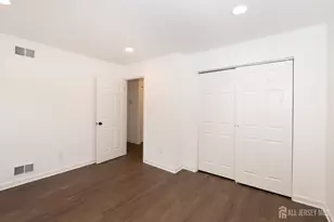 801 Woodbridge Commons Way, Iselin, NJ 08830 - Photo 15