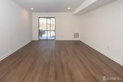 801 Woodbridge Commons Way, Iselin, NJ 08830 - Photo 7