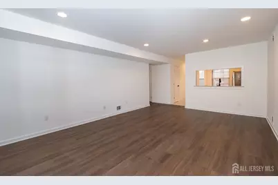 801 Woodbridge Commons Way, Iselin, NJ 08830 - Photo 9