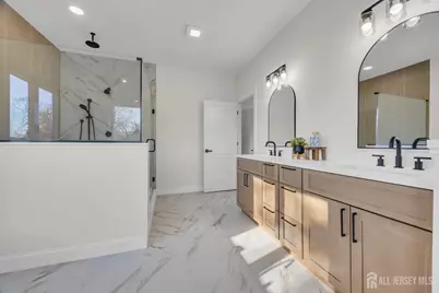 265 W Prescott Avenue N, Edison, NJ 08820 - Photo 41