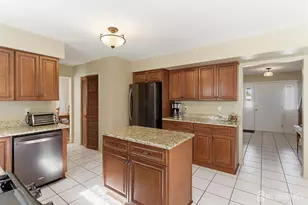 3 Locklin Ct, Sayreville, NJ 08872 - Photo 9