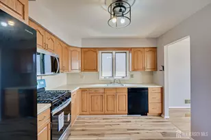 76 Pleasant Ave, Iselin, NJ 08830 - Photo 15