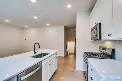 624 Sadie Circle, New Brunswick, NJ 08901 - Photo 19