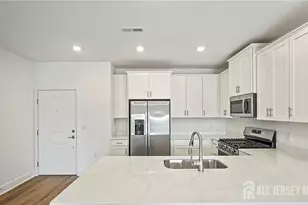 28310 Radford Ct, Monroe Township, NJ 08831 - Photo 3