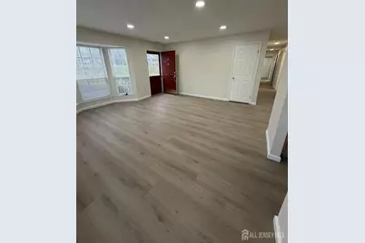 32 Columbus Drive, Franklin Township, NJ 08823 - Photo 5