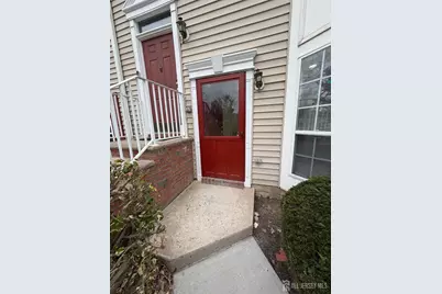 32 Columbus Drive, Franklin Township, NJ 08823 - Photo 3