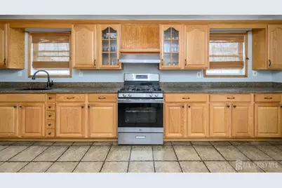 160 Carteret Avenue, Carteret, NJ 07008 - Photo 15