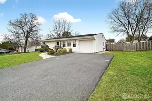 32 Kingsley Rd, South Brunswick Township, NJ 08824 - Photo 3