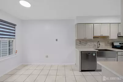 7 Farragut Square, Howell Township, NJ 07728 - Photo 3