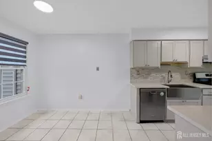 7 Farragut Square, Howell Township, NJ 07728 - Photo 3