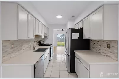 7 Farragut Square, Howell Township, NJ 07728 - Photo 5