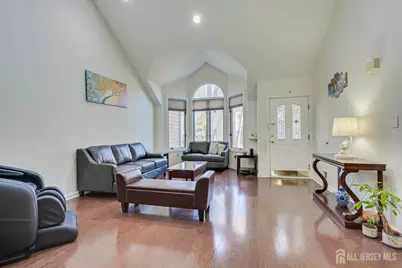 36 Ravenswood Court, Edison, NJ 08820 - Photo 5