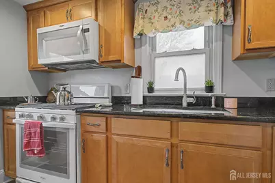 381 Stelle Avenue, North Brunswick Township, NJ 08902 - Photo 7