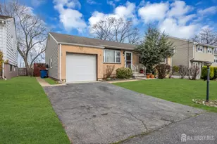 14 Hastings Pl, Carteret, NJ 07008 - Photo 5
