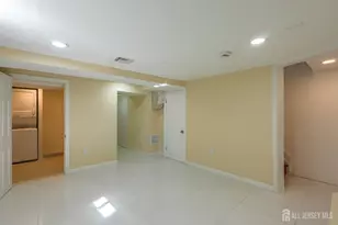 537 Alice Pl, Woodbridge Township, NJ 07095 - Photo 9