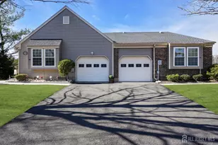 19 Hillsborough Dr, Monroe Township, NJ 08831 - Photo 1