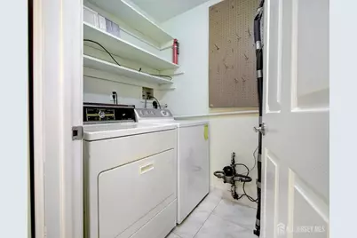 153 Wycoff Way W, East Brunswick Township, NJ 08816 - Photo 17