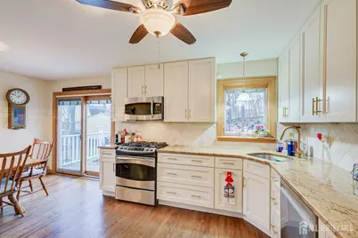 8 Adelphi Court, Edison, NJ 08837 - Photo 9