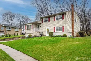 8 Adelphi Ct, Edison, NJ 08837 - Photo 3