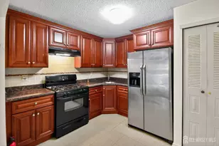 258 Kempsey Dr, North Brunswick Township, NJ 08902 - Photo 15