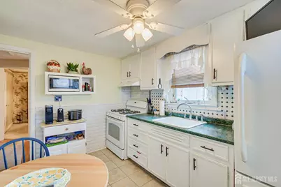 105 E. Cliff Road, Colonia, NJ 07067 - Photo 7