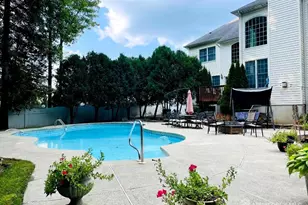 9 Stonegate Dr, Monroe Township, NJ 08831 - Photo 9