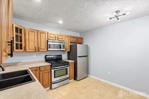 28 Boston Ct, Newark, NJ 07103 - Photo 15