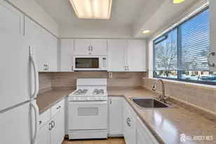 603 Jacob Ct, South Brunswick Township, NJ 08810 - Photo 5