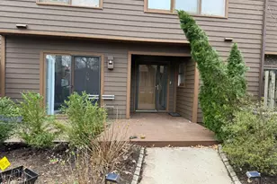 54 Holly Ct, Edison, NJ 08820 - Photo 3