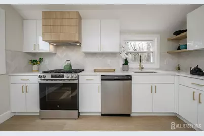 36 Delekas Avenue, South Plainfield, NJ 07080 - Photo 9