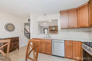 27 Ross Ct, East Brunswick Township, NJ 08816 - Photo 9