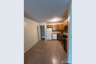 285 Hampshire Court, Piscataway Township, NJ 08854 - Photo 3