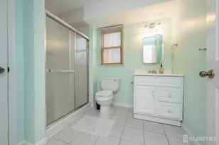 20 Hollywood Dr, Woodbridge Township, NJ 07095 - Photo 9