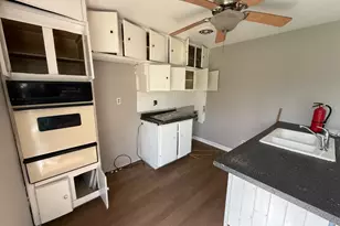 8 Poe Ct, South Brunswick Township, NJ 08824 - Photo 3