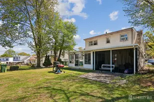 41 Pinetree Dr, Sayreville, NJ 08859 - Photo 29