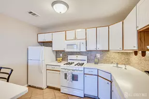 502 Woodhaven Dr, Edison, NJ 08817 - Photo 11