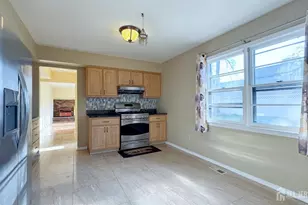 9 Stratford Cir, Edison, NJ 08820 - Photo 9