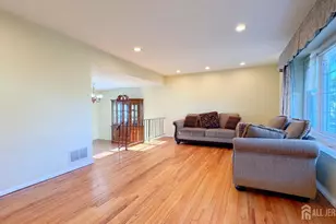 9 Stratford Cir, Edison, NJ 08820 - Photo 3