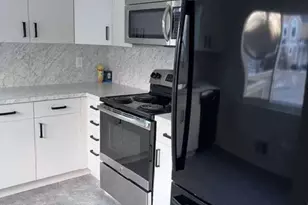 132 Longacre Ct, Middlesex, NJ 08844 - Photo 3