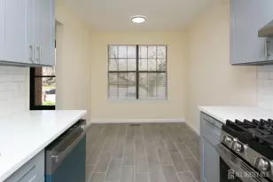 7 Cactus Ct, Edison, NJ 08820 - Photo 9